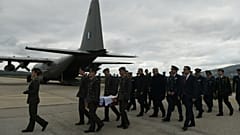 Συγκίνηση κατά την υποδοχή των λειψάνων Ελλήνων αγωνιστών Κύπρου