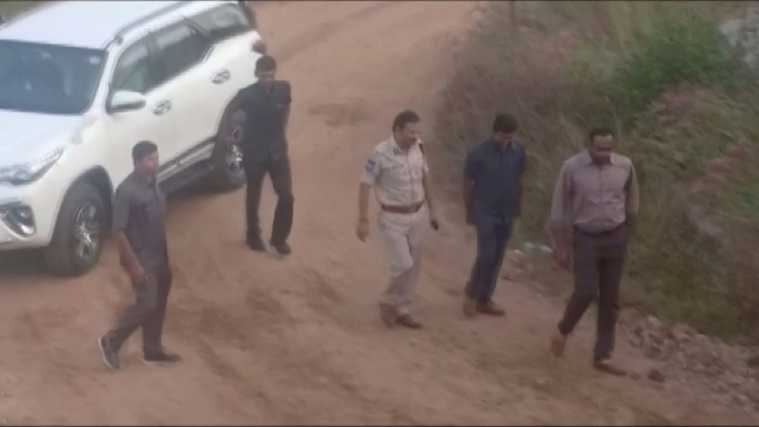 Hindistan'da polis, tecavüz olayına karışan 4 kişiyi vurarak öldürdü