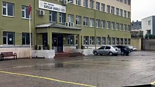 Kız öğrencilerin etek boyunu ölçtüğü iddia edilen Siirt Kurtalan Anadolu Lisesi Müdürü açığa alındı