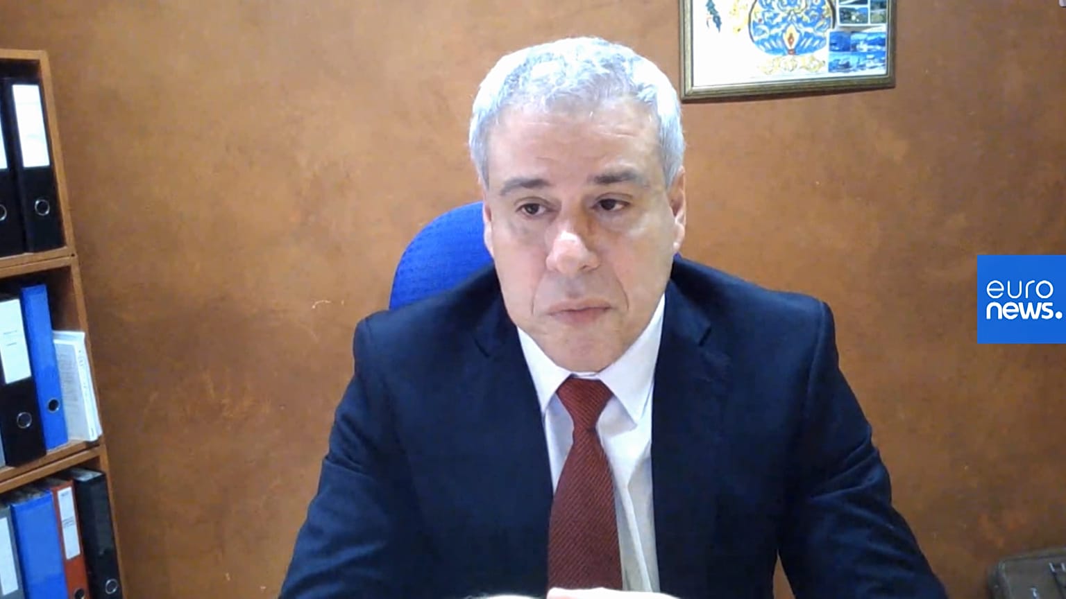 الهاشمي بلحسين محام جزائري مقيم في سويسرا ورئيس منظمة "جزائريون بلا حدود"