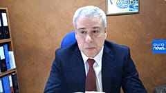 الهاشمي بلحسين محام جزائري مقيم في سويسرا ورئيس منظمة "جزائريون بلا حدود"