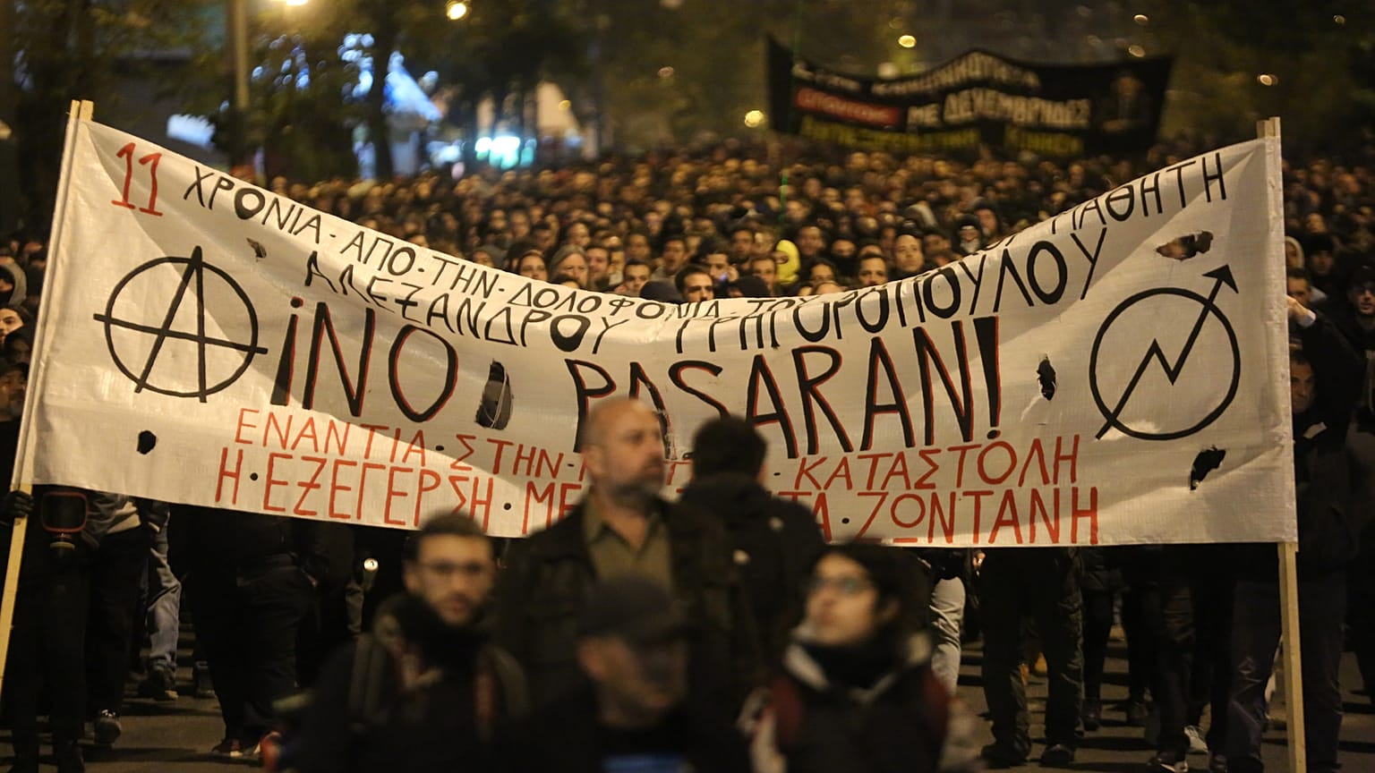 Πορεία μνήμης στους κεντρικούς δρόμους της Αθήνας, για τα 11 χρόνια από τη δολοφονία του Αλέξη Γρηγορόπουλου