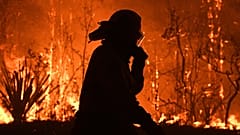 Australia impotente davanti agli incendi: "Attendiamo le piogge"