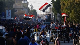 مقتل 12 متظاهراً على الأقل على يد مسلحين مجهولين وسط بغداد