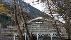 Όρθιο και πάλι το ιστορικό γεφύρι της Πλάκας