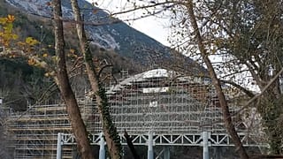 Όρθιο και πάλι το ιστορικό γεφύρι της Πλάκας