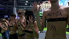 شاهد.. هكذا اختار نشطاء في مدريد التعبير عن دعمهم للبيئة