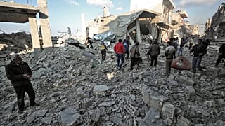 جانب مما خلفه القصف الجوي الروسي في سوق شعبي ببلدة بليون شمال غرب محافظة إدلب. 07/12/2019