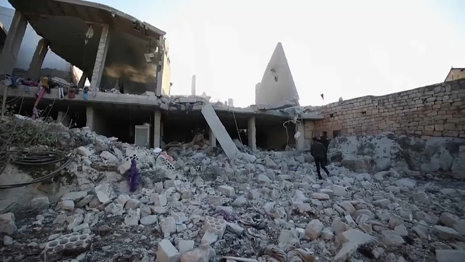 Idlib, donne e bambini uccisi in attacchi aerei 