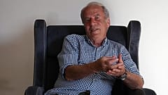 İran: Akaryakıt protestoları Mustafa Denizli'nin Traktör Futbol Kulübü'nden istifa etmesine yol açtı