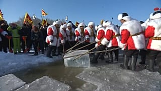 Eisernte in China: 120.00 Kubikmeter werden aus dem Wasser geholt