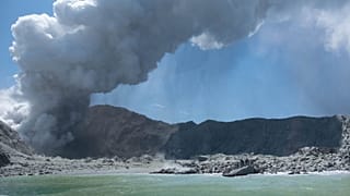 Nouvelle-Zélande : 5 touristes meurent sur un volcan qui est entré en éruption