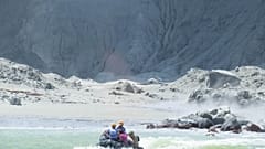 Eruzione vulcano Whakaari, polizia: "Decine i dispersi, non ci sono segni di vita"