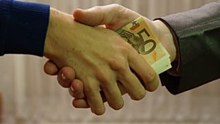 Dünya Yolsuzlukla Mücadele Günü: Her yıl 1 trilyon dolar rüşvet veriliyor, yolsuzluk can alıyor