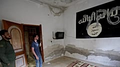 تركيا ترحّل 11 فرنسيا يشتبه بانتمائهم لـ"داعش"