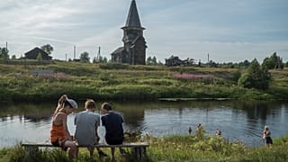«Иначе никто не узнает, что он был»: как волонтеры спасают уникальные храмы Русского Севера