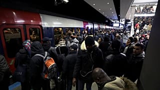 Grosse mobilisation prévue au 6ème jour de la grève, dans une France bloquée
