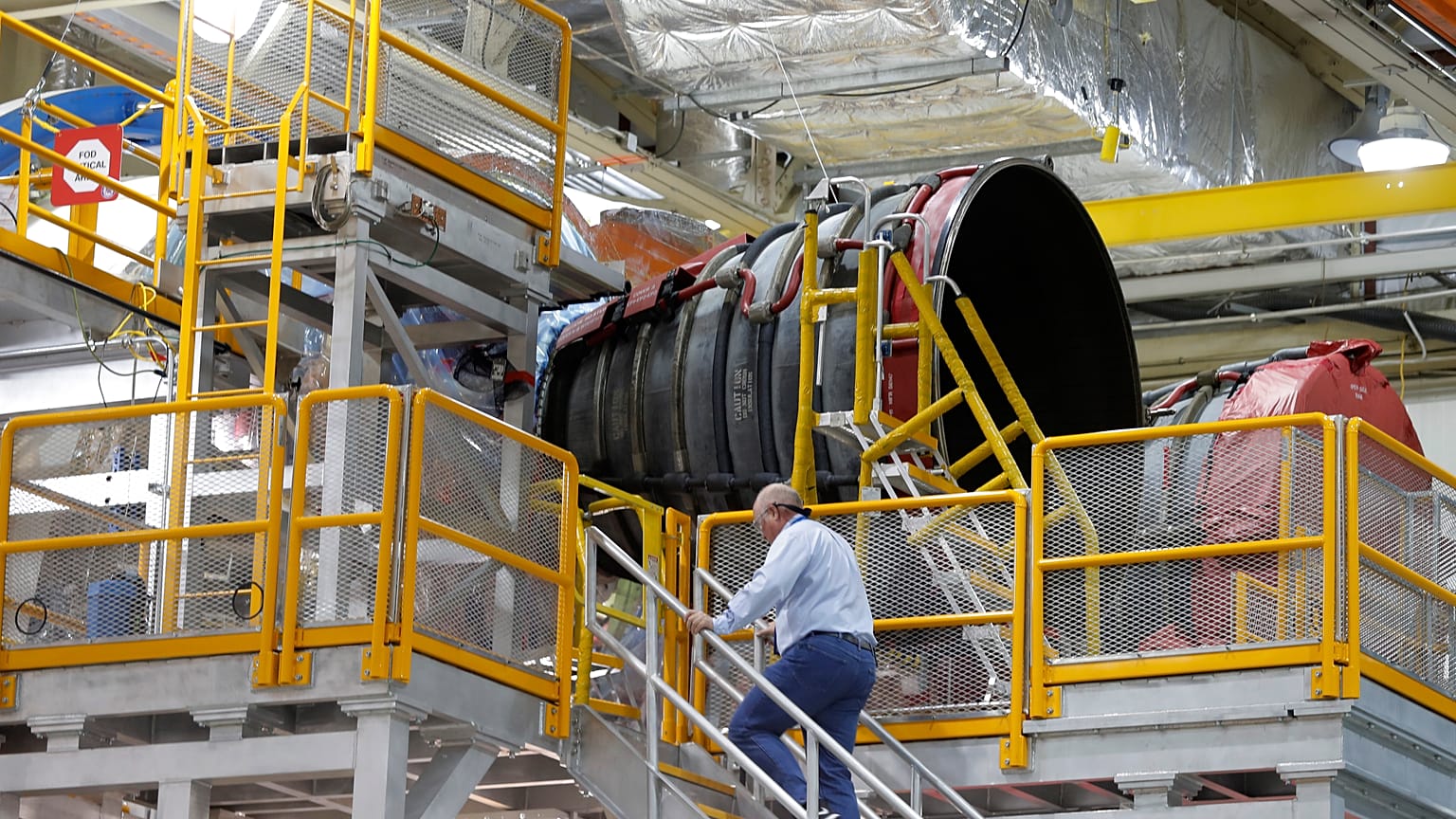 NASA, Ay görevinde kullanılacağı roket platformunu görücüye çıkardı