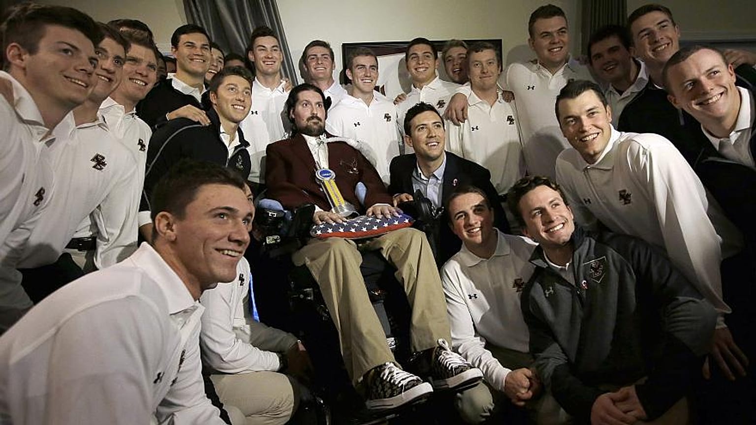 Pete Frates mit Sportlern des Boston College Baseball Teams
