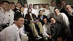 Pete Frates mit Sportlern des Boston College Baseball Teams