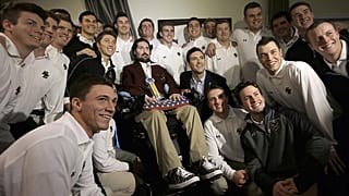 Pete Frates mit Sportlern des Boston College Baseball Teams