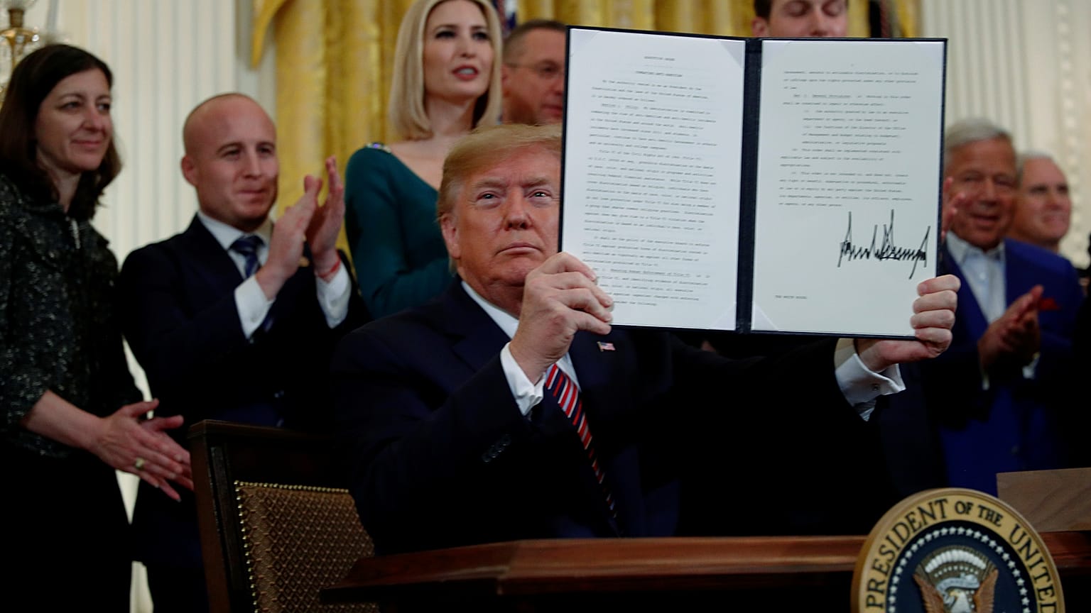 ABD Başkanı Donald Trump, Yahudiliği etnik azınlık olarak kabul eden kararnameyi imzaladı