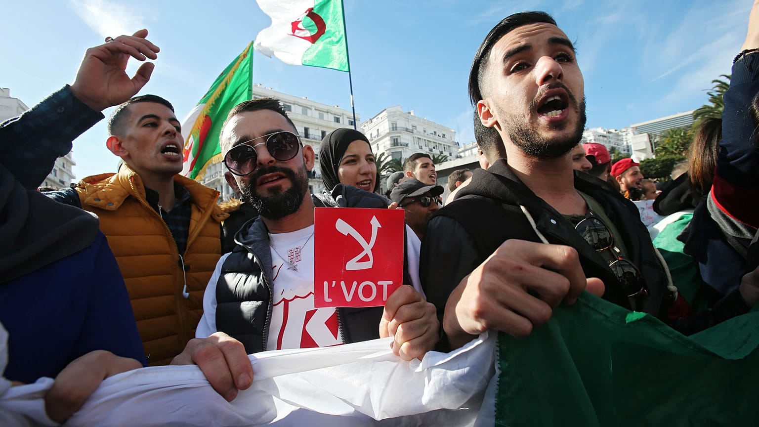 Cezayir’de 20 yıl aradan sonra Buteflika’sız ilk seçim