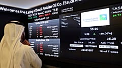 بعد أكبر اكتتاب.. ارتفاع قيمة أسهم أرامكو في اليوم الثاني من التداول إلى عتبة تريليوني دولار 