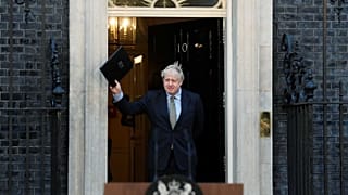 Boris Johnson devant le 10 Downing street, à Londres le 13 décembre 2019.