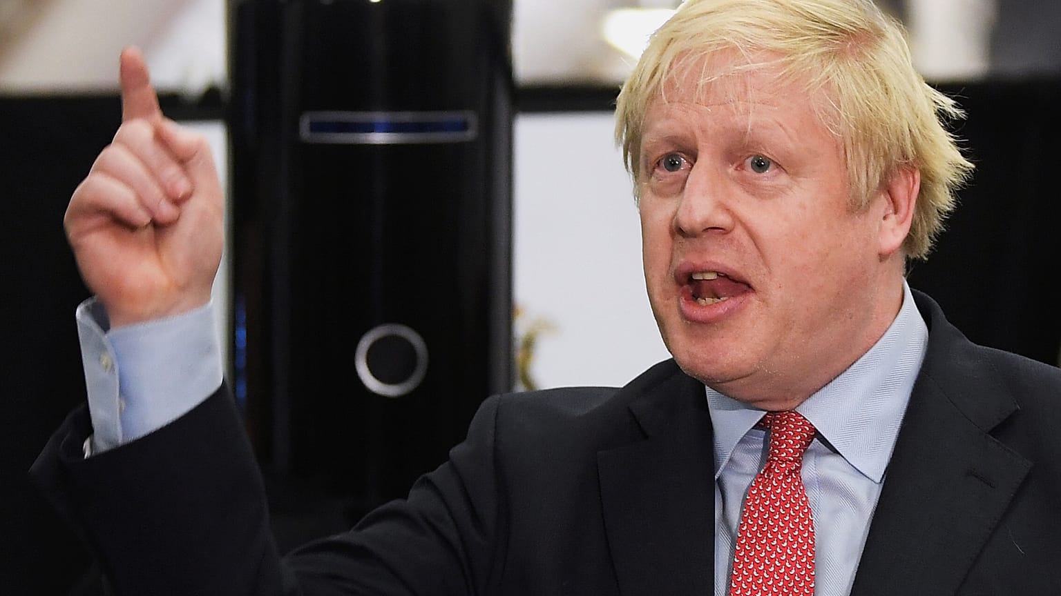 El ´líder conservador y primer ministro del Reino Unido Boris Johnson habla en Uxbridge tras ganar su escaño.