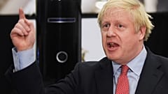 El ´líder conservador y primer ministro del Reino Unido Boris Johnson habla en Uxbridge tras ganar su escaño.