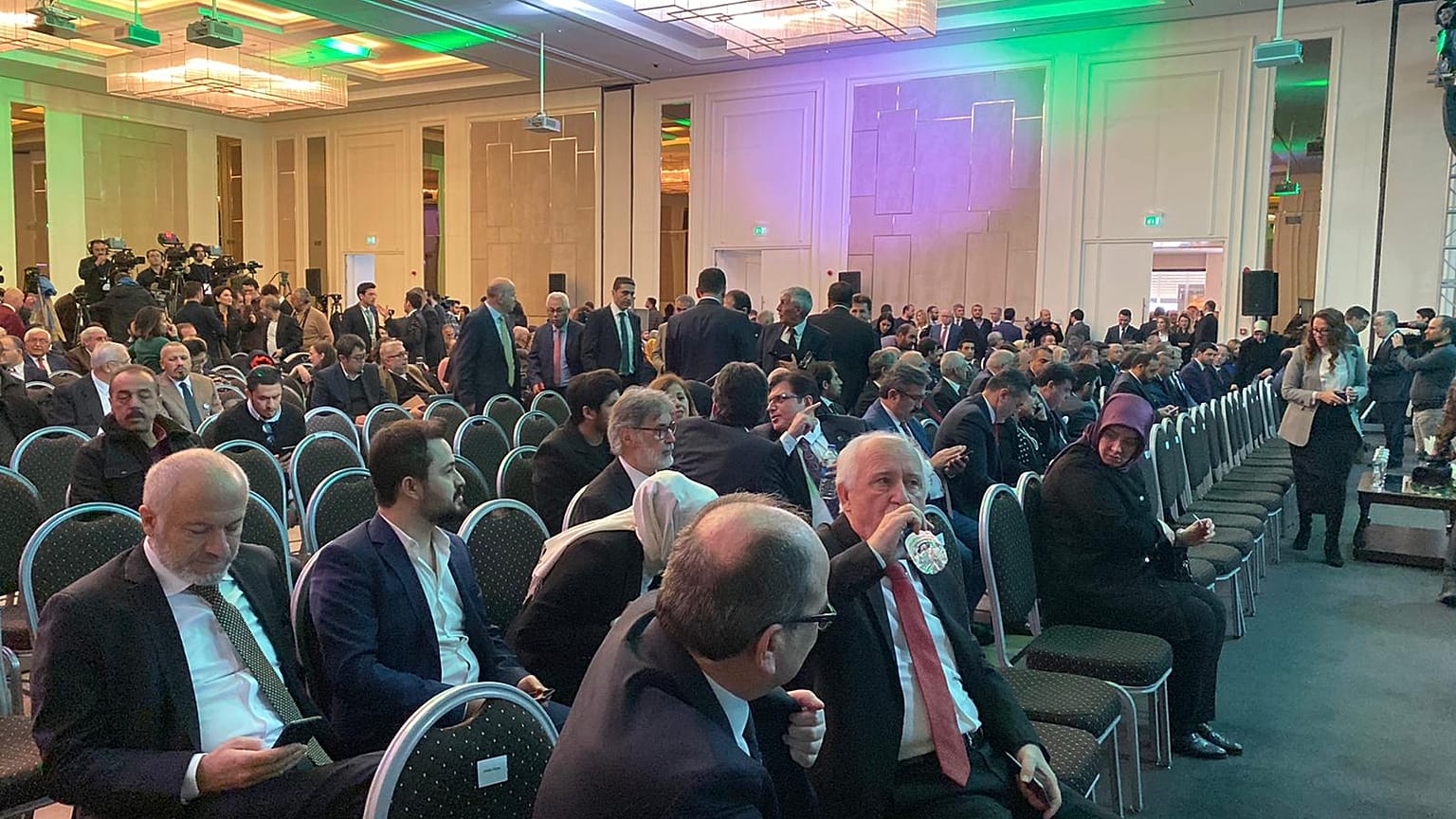 Davutoğlu'nun partisinde kimler var?