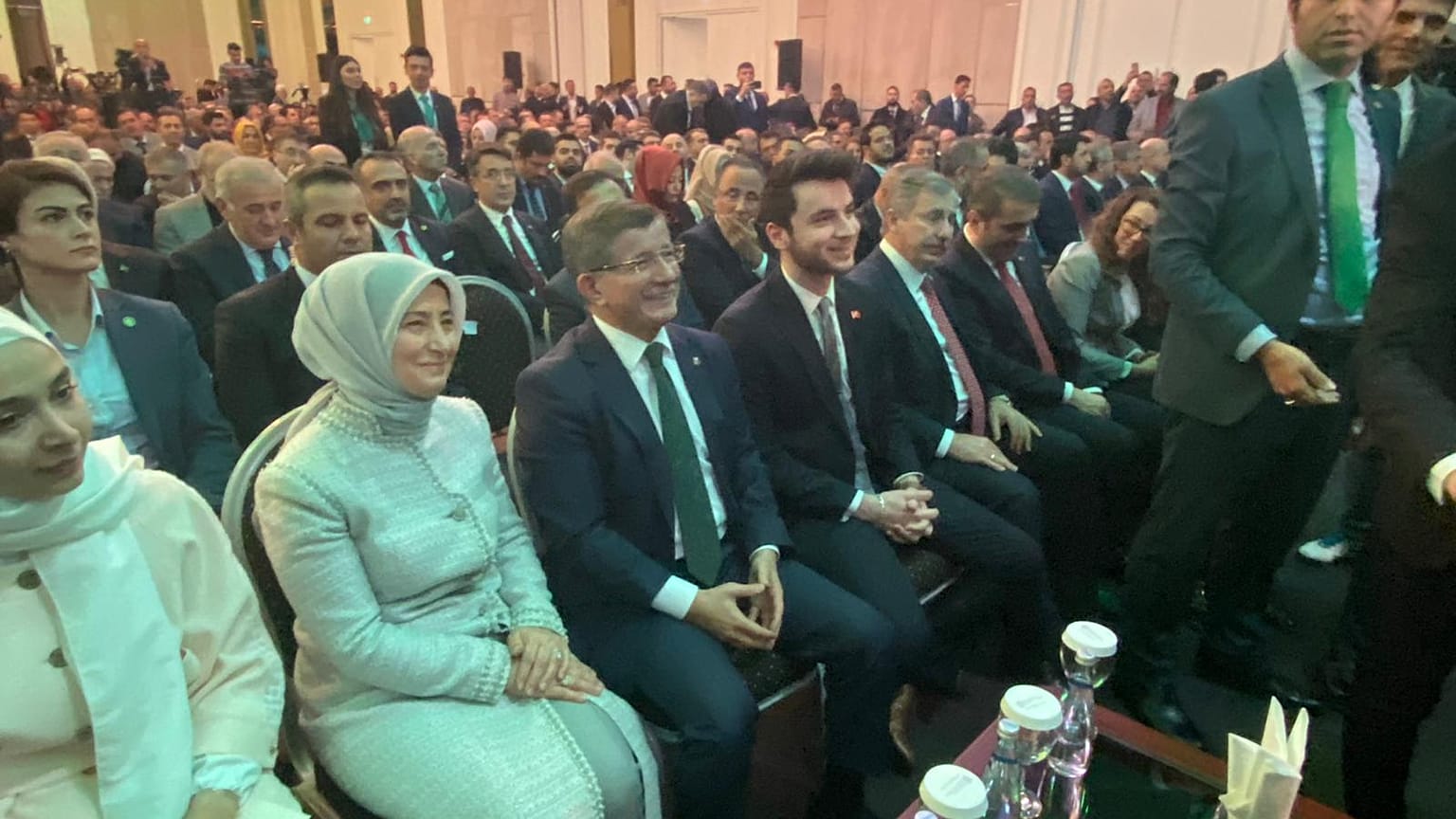 Ahmet Davutoğlu Gelecek Partisi'ni tanıttı