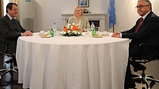 Σπέχαρ: Πρέπει επειγόντως να επιστρέψουμε στις διαπραγματεύσεις