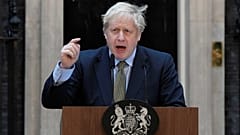 Boris Johnson devant le 10 Downing street, à Londres le 13 décembre 2019.
