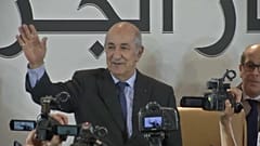 Algerien: Wahlsieger geht auf Demonstranten zu