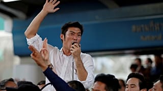 Bangkok'da düzenlenen izinsiz protesto gösterisine Gelecek İleride Partisi (Future Forward) lideri Thanathorn Juangroongruangkit öncülük etti 