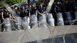 جوانان هوادار حزب الله و جنبش امل با پلیس لبنان درگیر شدند