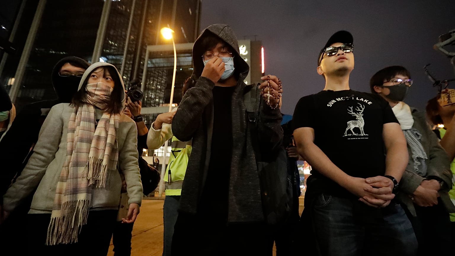 Hong Kong'de hükümet karşıtları ve yanlıları yine sokağa çıktı