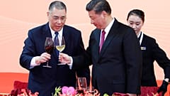 O presidente chinês brinda ao "regresso" de Macau