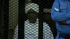 Eski Sudan Devlet Başkanı Ömer el-Beşir, devam eden davalarda suçlu bulunması durumunda, idam cezası ile karşı karşıya kalabilir