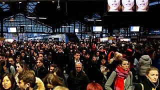 A empujones en el metro de París en una nueva jornada de huelga