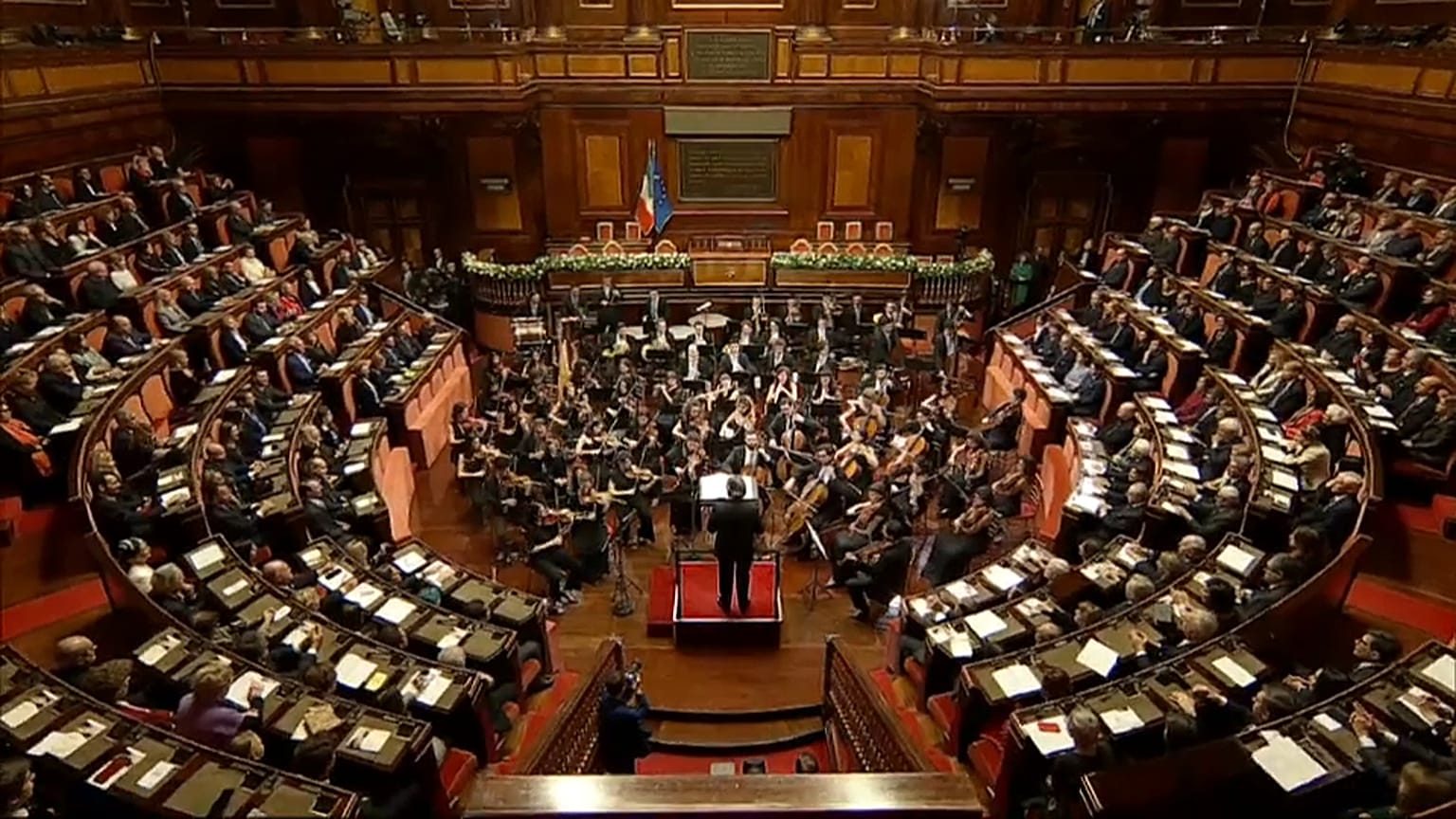 Dünyaca ünlü orkestra şefi Riccardo Muti, İtalya Senatosu'nda