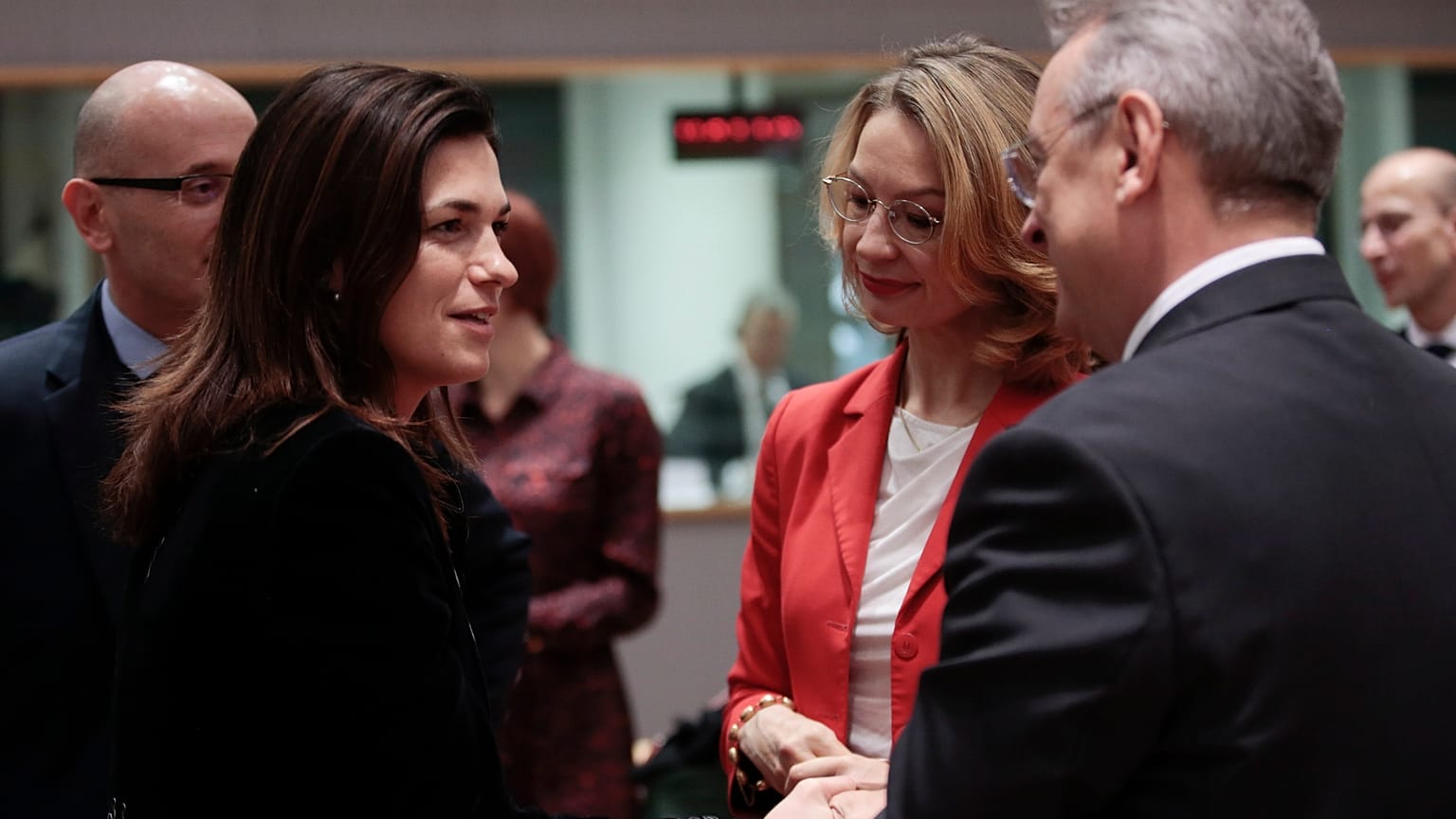 Varga Judit és Tytti Tuppurainen a múlt heti meghallgatás előtt Brüsszelben
