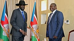 رئيس جنوب السودان سلفا كير ميارديت ونائب الرئيس السابق وزعيم المتمردين ريك مشار