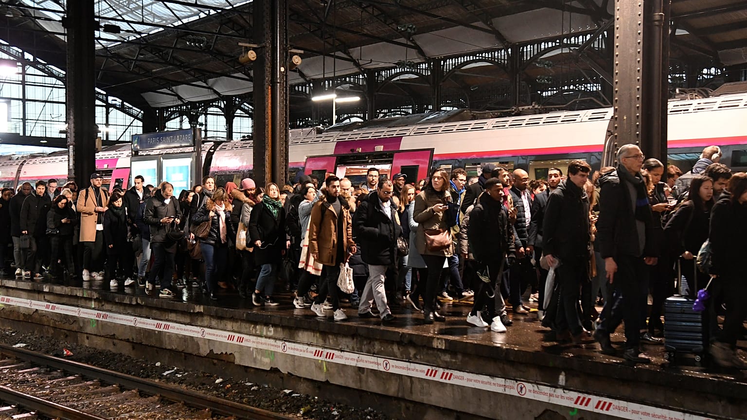 La estación Saint Lazare de París el lunes 16 de diciembre