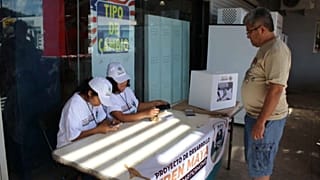 Les habitants des municipalités où passera le train ont pu voter lors d'un référendum.