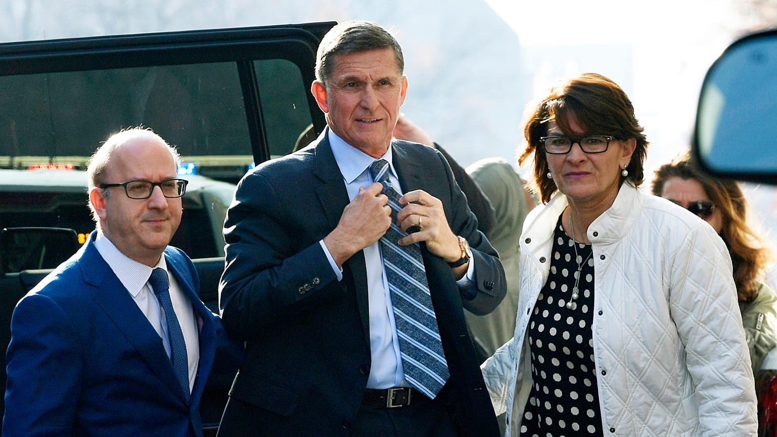 ABD'li eski ulusal güvenlik danışmanı Michael Flynn (ortada)