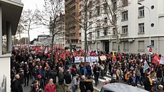 Proteste gegen Rentenrefom: "Schluss mit den Einschnitten"