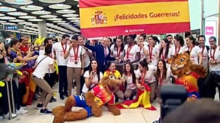 Recibimiento de oro a 'Las Guerreras' en Madrid